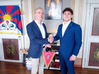 L'assessore Varasano ricevuto il campione MMA Federico RotoniL'assessore Varasano ricevuto il campione MMA Federico Rotoni