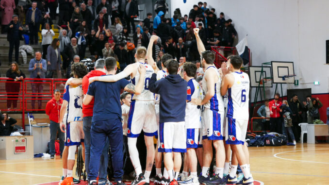 Sicoma Valdiceppo Basket vince contro Goldengass Senigallia