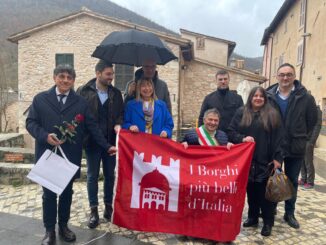 Rasiglia è ‘Borgo Ospite’, consegnata la bandiera dell’associazione “I Borghi più Belli d’Italia”