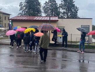 A Casaglia i residenti cercano di salvare una piccola grande scuola