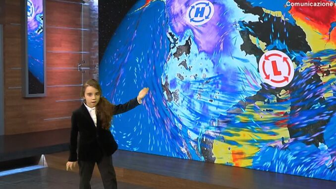 Bambina meteorologa per sensibilizzare su cambiamenti climatici