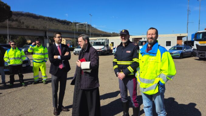 Vicario Diocesi Todi-Orvieto benedice veicoli e agenti Polstrada
