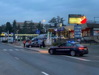 Rubano su un’autovettura in sosta, denunciati tre cileni