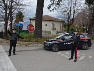 Maltratta la madre e minaccia i vicini, arrestato