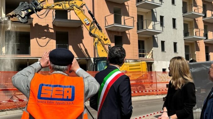 Cominciata la demolizione dell’ecomostro di Ponte San Giovanni
