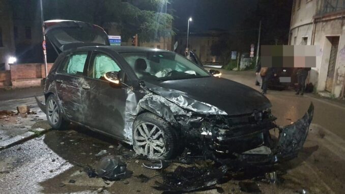 Incidente autonomo in Via Pellas al semaforo, ragazzo salvo per miracolo