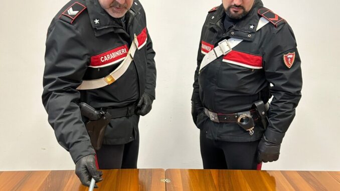 Città di Castello. Tre giovani denunciati per detenzione armi oggetti
