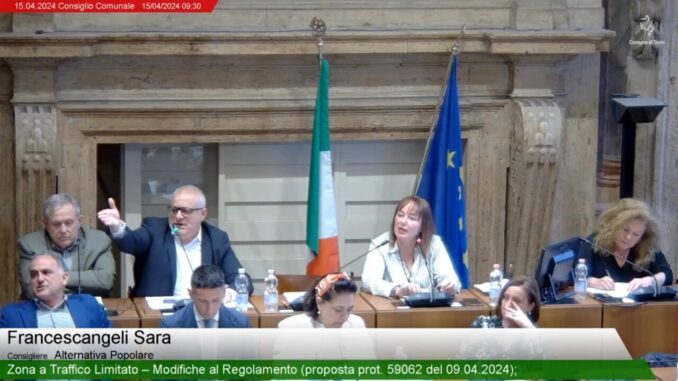 Ennesimo caos in consiglio comunale a Terni durante discussione su Ztl