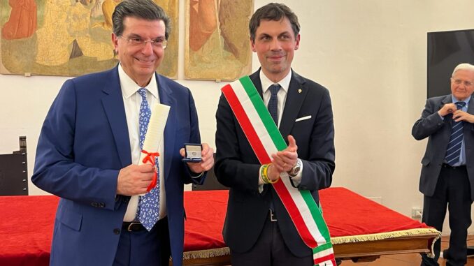 Baiocco d'Oro al professor Gian Carlo Di Renzo a Perugia