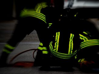 Momenti di paura in centro, fumo e fiamme in un ristorante