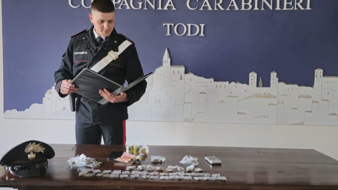 Arrestato Giovane a Marsciano: Nascondeva Droga nel Frigo