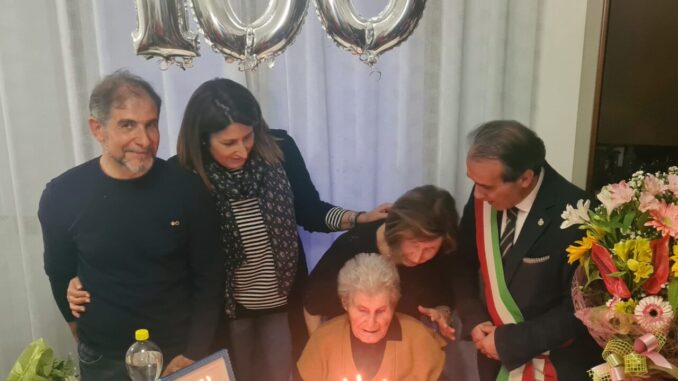 Centenaria a Spello, è Gina Antonini, festa grande nella Colonia