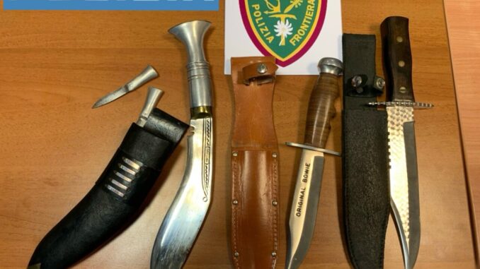 Cinque coltelli all’interno del bagaglio da stiva, donna denunciata all’Aeroporto