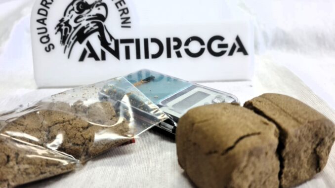 Narnese trovato in casa con 40 grammi di hashish