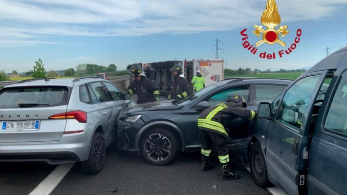 Incidente sulla A1, mezzo pesante ribaltato e interruzione della circolazione