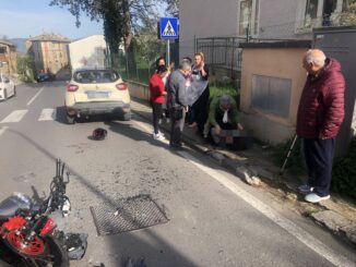 Ennesimo incidente sul tratto di strada di Casaglia: coinvolti auto e moto, ferito il motociclista