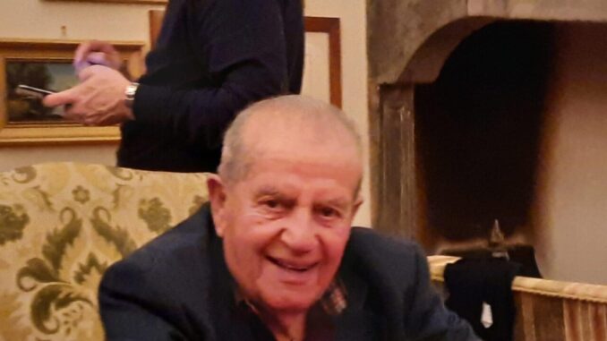 Non fa i corsi di formazione, il giornalista Italo Cicci, in pensione, censurato a 96 anni, la rabbia della figlia Marta