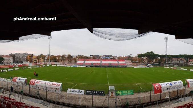Il Perugia calcio gioca stasera al Benelli di Pesaro