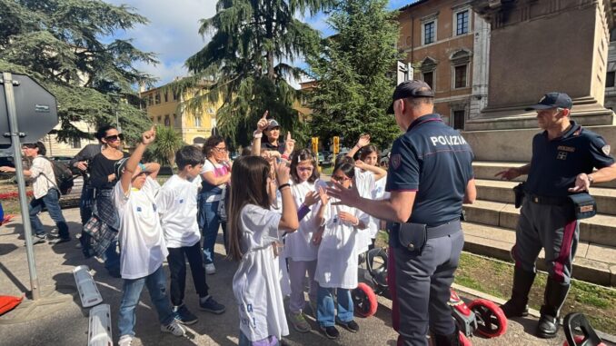 Guidare Sicuri Sin da Giovani: Il Progetto 'Iniziamo a Muoverci' a Perugia