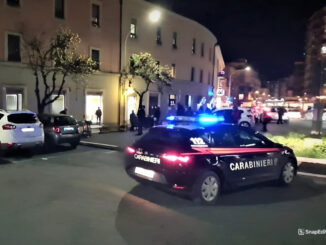 Sera di violenza in un bar di Terni: giovane aggredisce barista