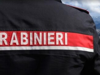 Arrestato 63enne armato di coltello, immobilizzato con il taser