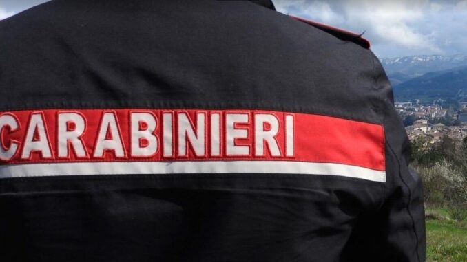 Arrestato 63enne armato di coltello, immobilizzato con il taser