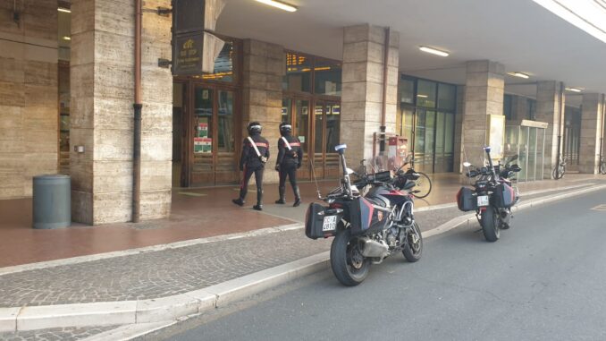 Ubriaco semina panico a Terni e aggredisce i carabinieri