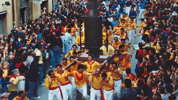 Gubbio in Festa: Ritornano i Ceri con la Tradizionale "Discesa"