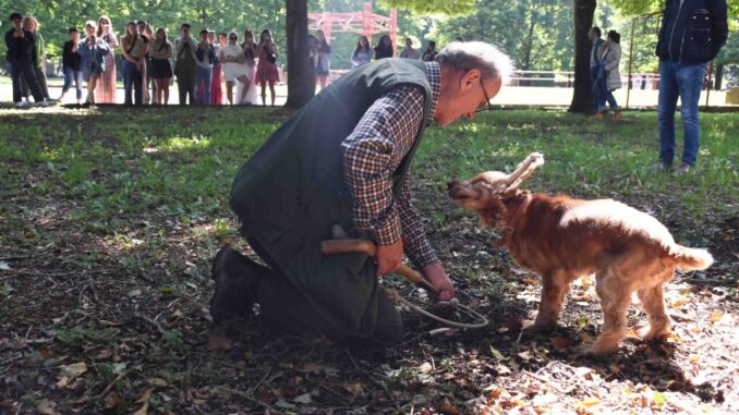 Leo e Lara: due cani da tartufo incantano studenti americani
