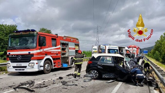 Incidente frontale sulla Pian d'Assino, muore una donna di 77 anni