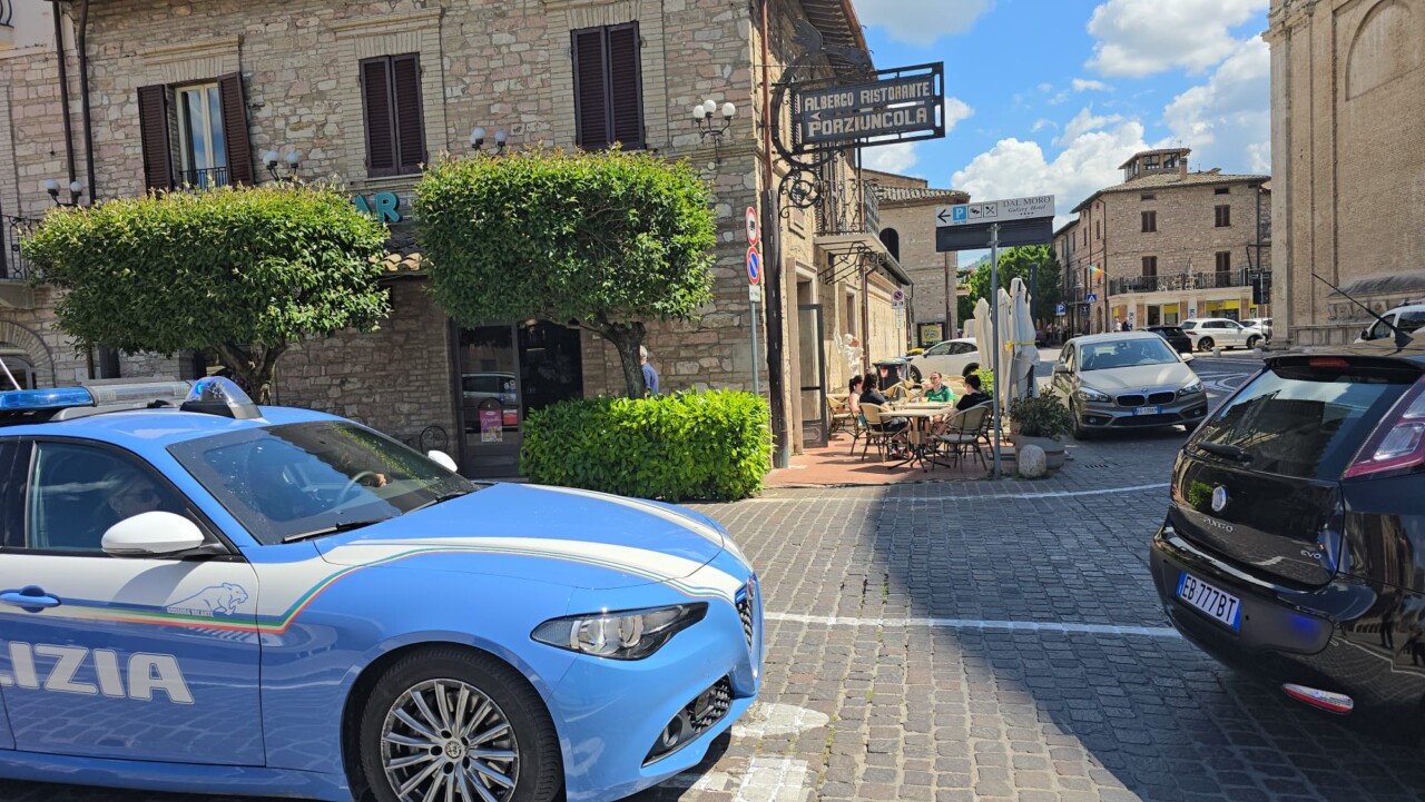 Poliziotto ferito durante una rapina in un bar a Santa Maria degli Angeli, catturato il ladro
