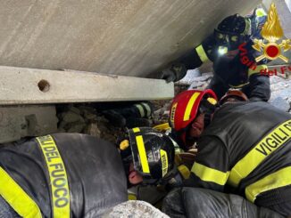 Due operai cadono durante il crollo di un solaio a Colle Umberto, sono feriti