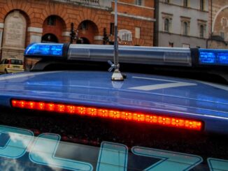 Genitori accusati minacce e intralcio alla giustizia: Polizia interviene