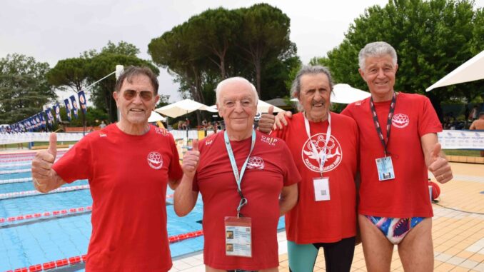 In vasca alla soglia di novanta anni per battere i record