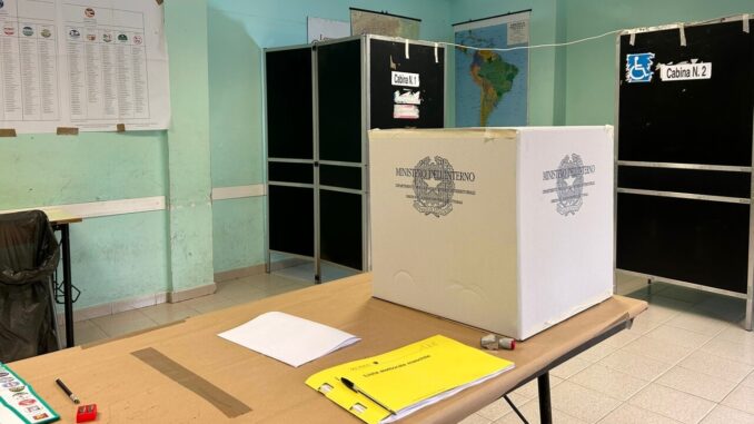 Elezioni aperti seggi per votazioni europee e amministrative