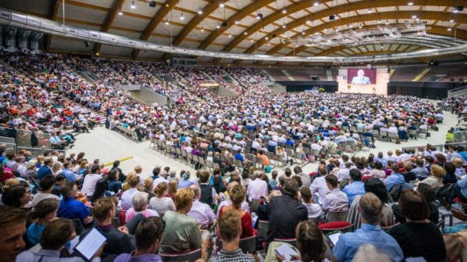Testimoni di Geova: Congresso Tre Giorni Diffondere Buone Notizie