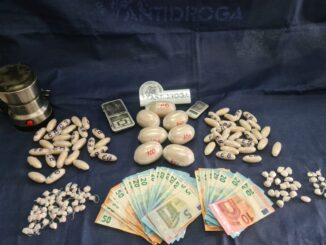 Oltre 100 ovuli di droga, [Video] arrestati due uomini e una donna