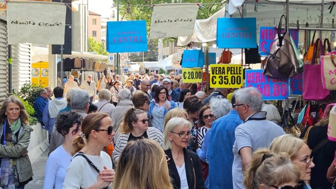 Gli Ambulanti di Forte dei Marmi a PASSIGNANO domenica 9 giugno
