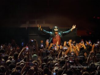 Lenny Kravitz a 60 anni con il suo Blue Electric Light all'Arena di Umbria Jazz