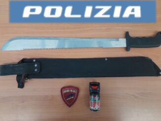 Armato di machete e spray al peperoncino minaccia il gestore di un locale