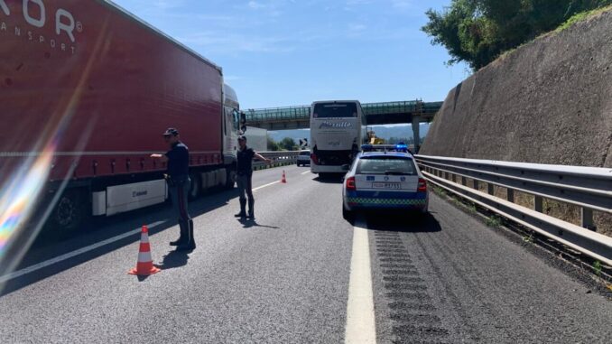 Orvieto, bus con 87 persone a bordo in avaria sull'autostrada A1