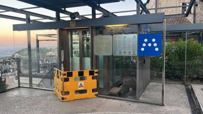 Bambina di 2 mesi intrappolata in ascensore, Minimetrò si scusa