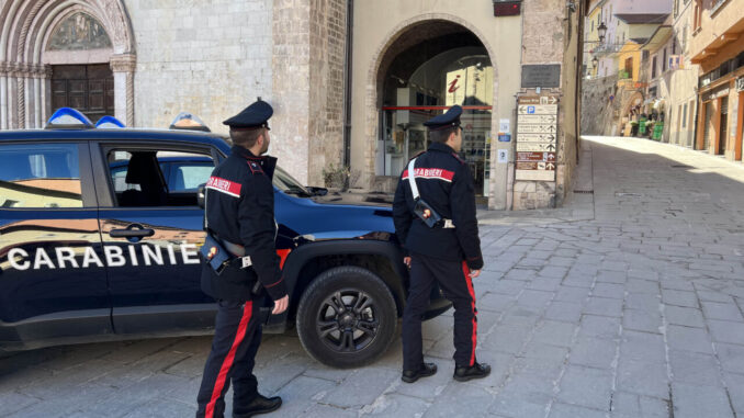 Incidente sul lavoro a Cascia: Operaio Edile Ferito, Indagini in Corso