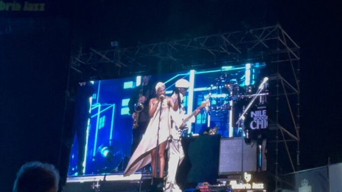 Il grande show di Nile Rodgers e degli Chic accende il main stage di Umbria Jazz
