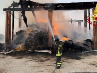 Incendio a Orvieto: Fienile in Fiamme, Pericolo Evitato