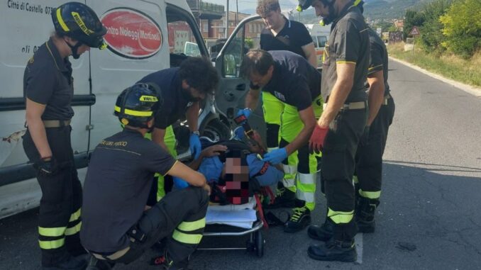 Incidente Stradale sulla Flaminia SS3: Due Persone Ricoverate