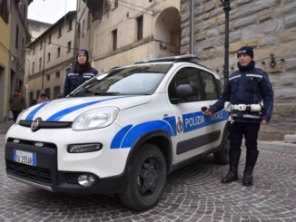 Investe pedone e fugge, poi si costituisce alla polizia