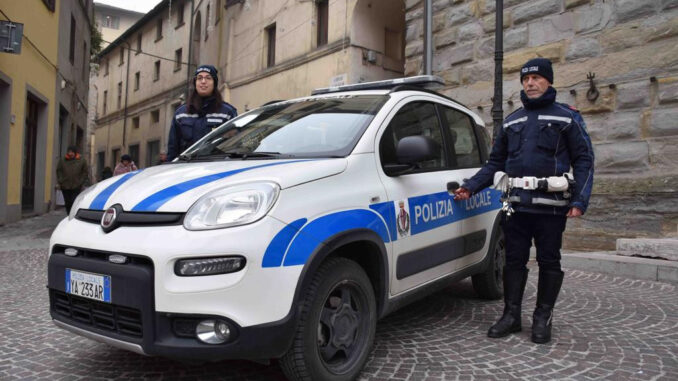 Investe pedone e fugge, poi si costituisce alla polizia