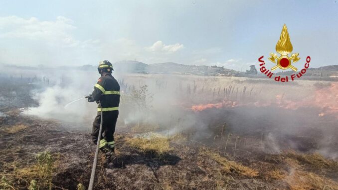 Incendio a San Savino: Intervento dei Vigili del Fuoco