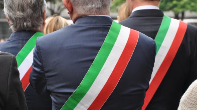 Sindaci di Destra Ribattono alle Accuse dei Colleghi di Sinistra